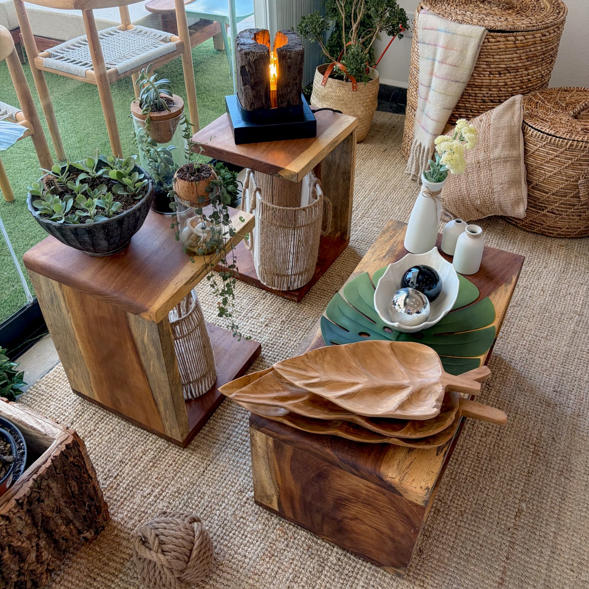 Detalle de la veta de una mesa de madera de mezquite y parota, Mezquite Los Cabos